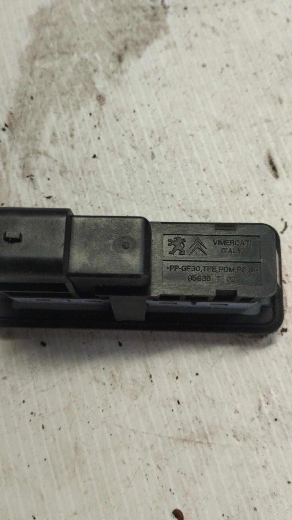 Bouton de coffre CITROEN C4 2 PHASE 1  - 1