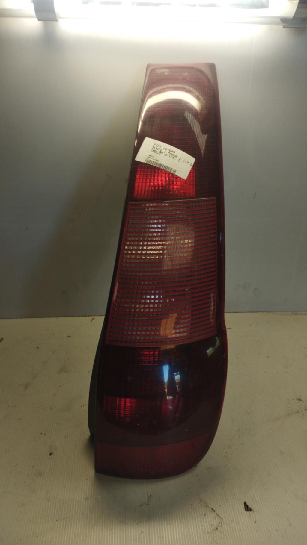 Fanale posteriore principale destro (luci) FIAT PUNTO 1 PHASE 1 Diésel - 1