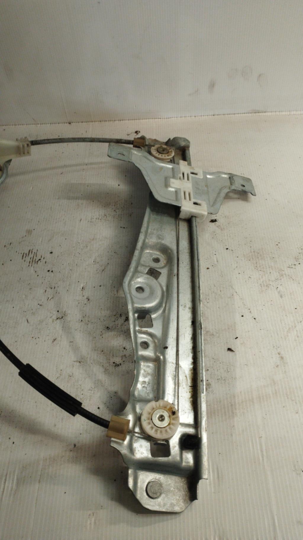 Alzacristalli manuale posteriore destro CITROEN C3 3 PHASE 1 Diésel - 1