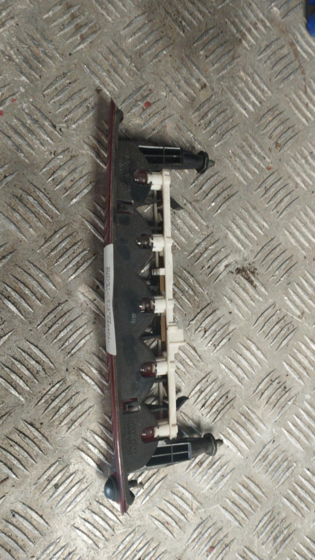 Feu arriere stop central SUZUKI SWIFT 3 Diesel - 1