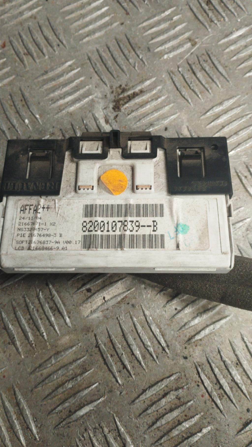 Horloge RENAULT MEGANE 2 PHASE 1 BREAK Diesel - 1
