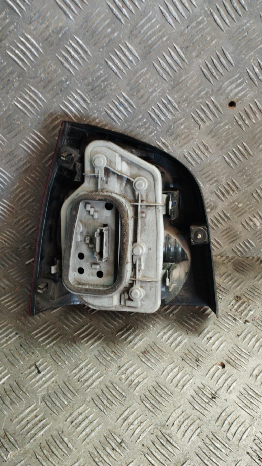 Fanale posteriore principale destro (luci) VOLKSWAGEN POLO 4 PHASE 1 Diésel - 1