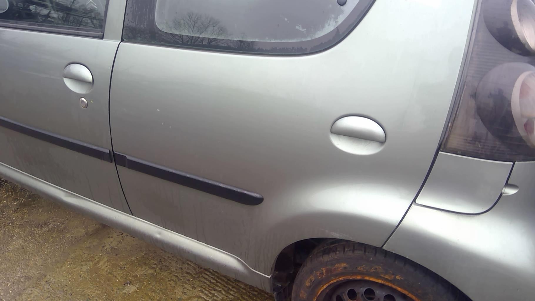 Portiera posteriore sinistra CITROEN C1 1 PHASE 1 Diésel - 1