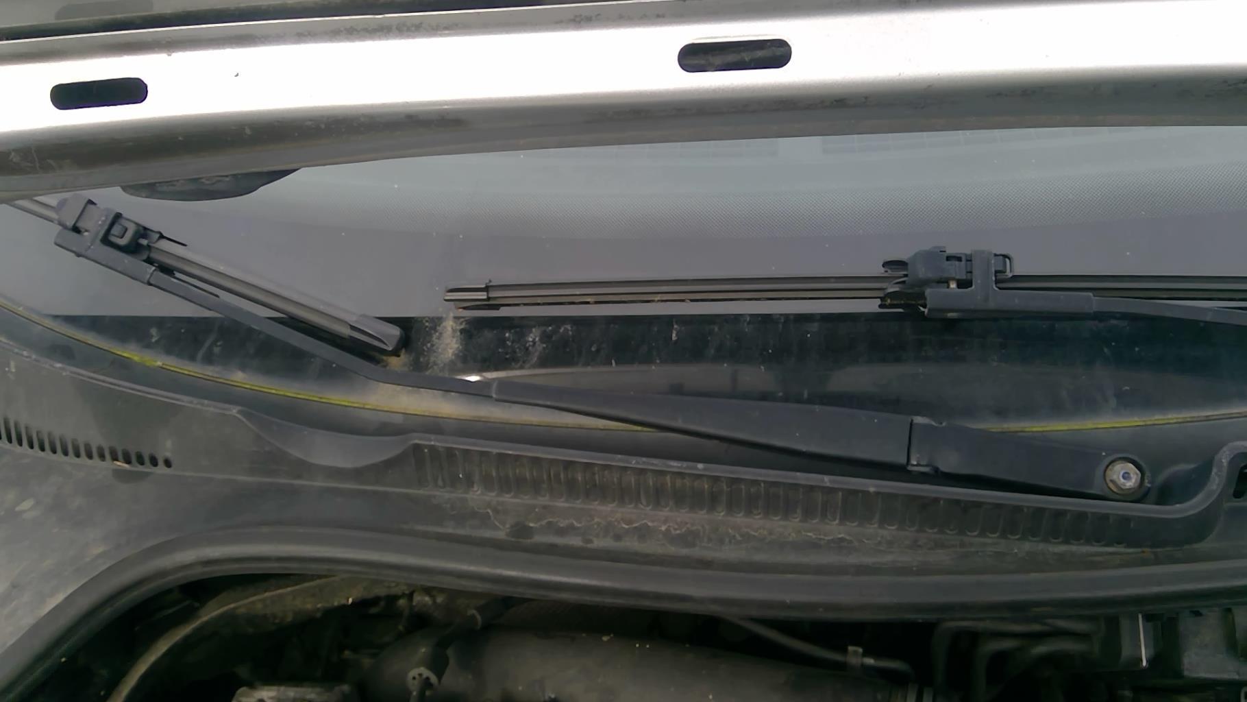 Braccio tergicristallo anteriore destro VOLKSWAGEN GOLF 5  - 1