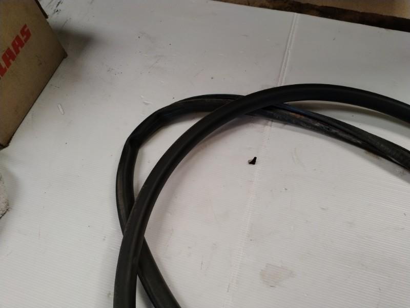 Guarnizione sportello anteriore sinistro VOLKSWAGEN GOLF 5  - 1