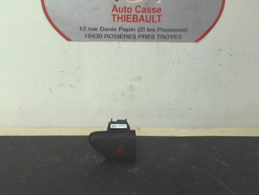 Bouton de warning DACIA DUSTER 1 PHASE 2 Diesel - 1