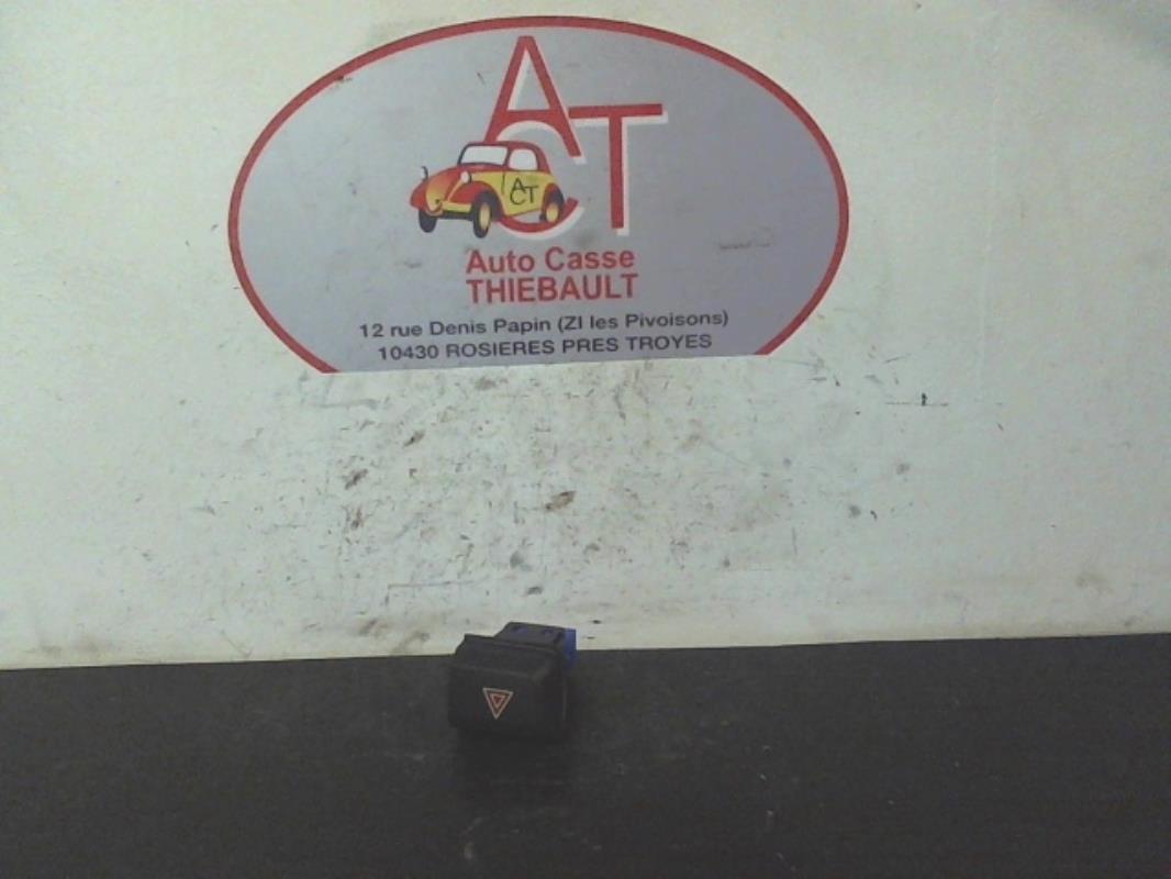 Bouton de warning PEUGEOT 208 1 PHASE 1 Diesel - 1