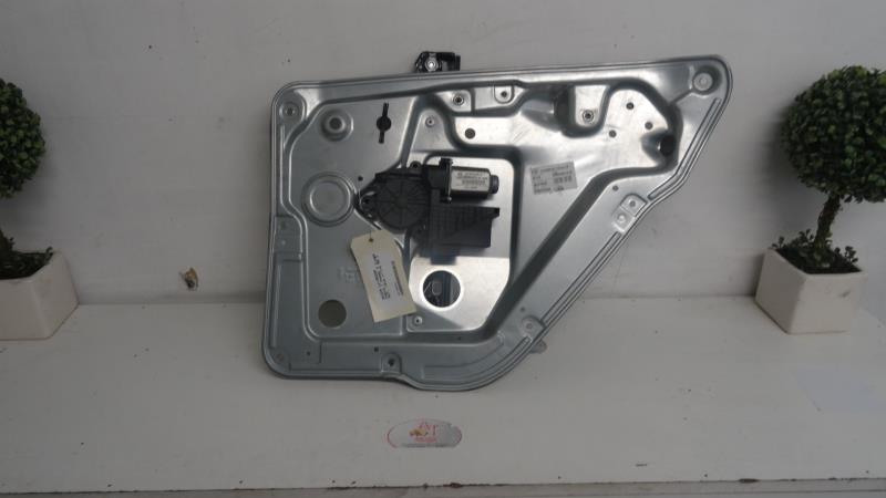 Motore alzacristalli posteriore destro SKODA FABIA 1 PHASE 2 Diésel - 1