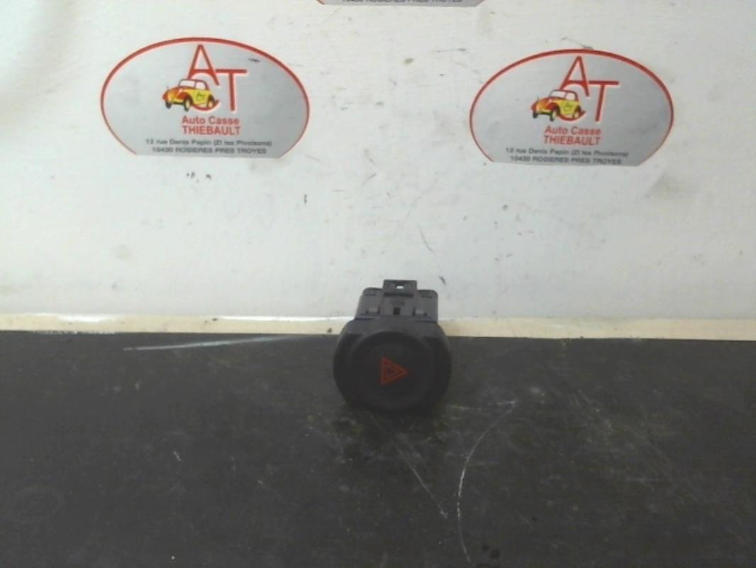 Bouton de warning DACIA DUSTER 1 PHASE 1 Essence - 1