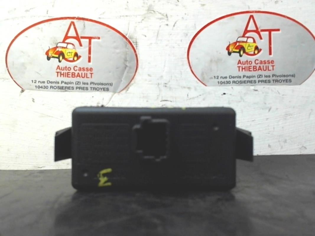 Bouton de warning RENAULT CLIO 3 PHASE 1 Diesel - 1