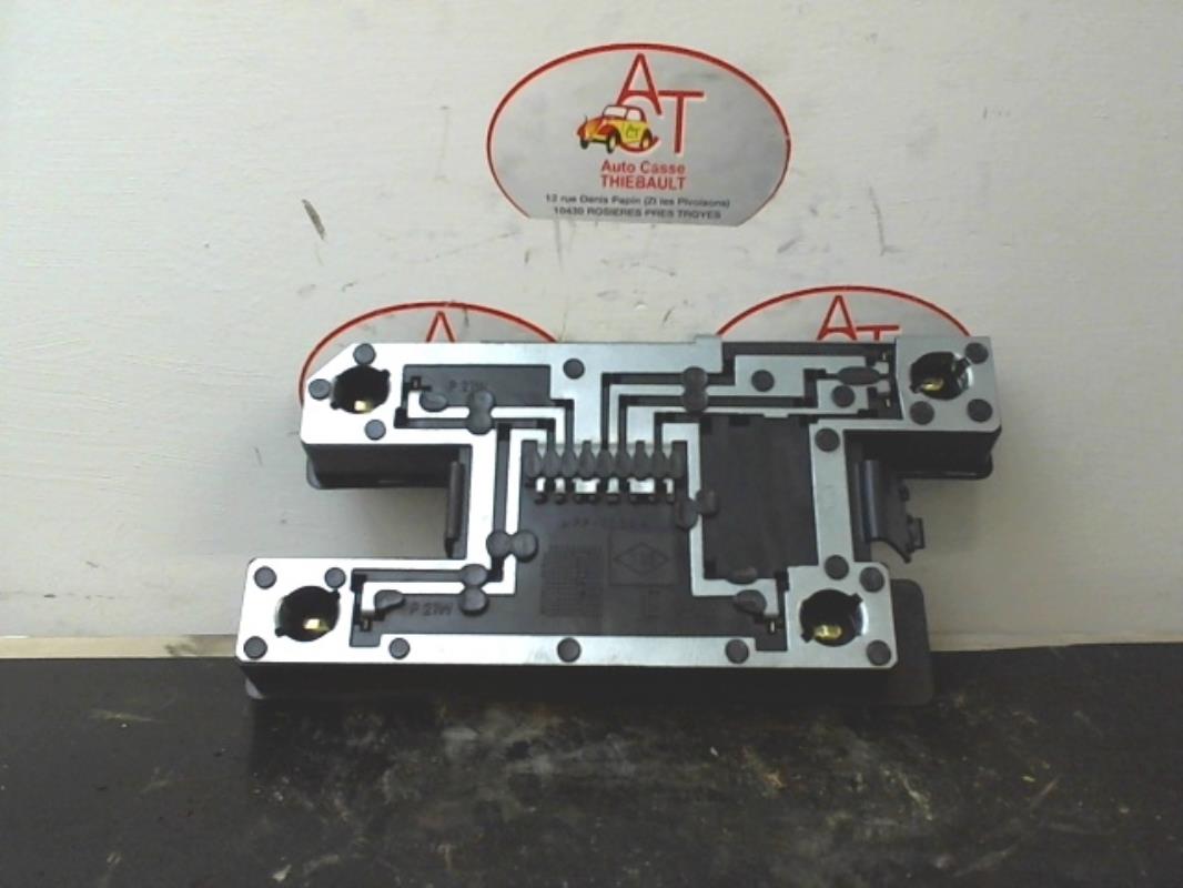 Base portalampade fanale posteriore destro RENAULT CLIO 1 PHASE 2 Diésel - 1