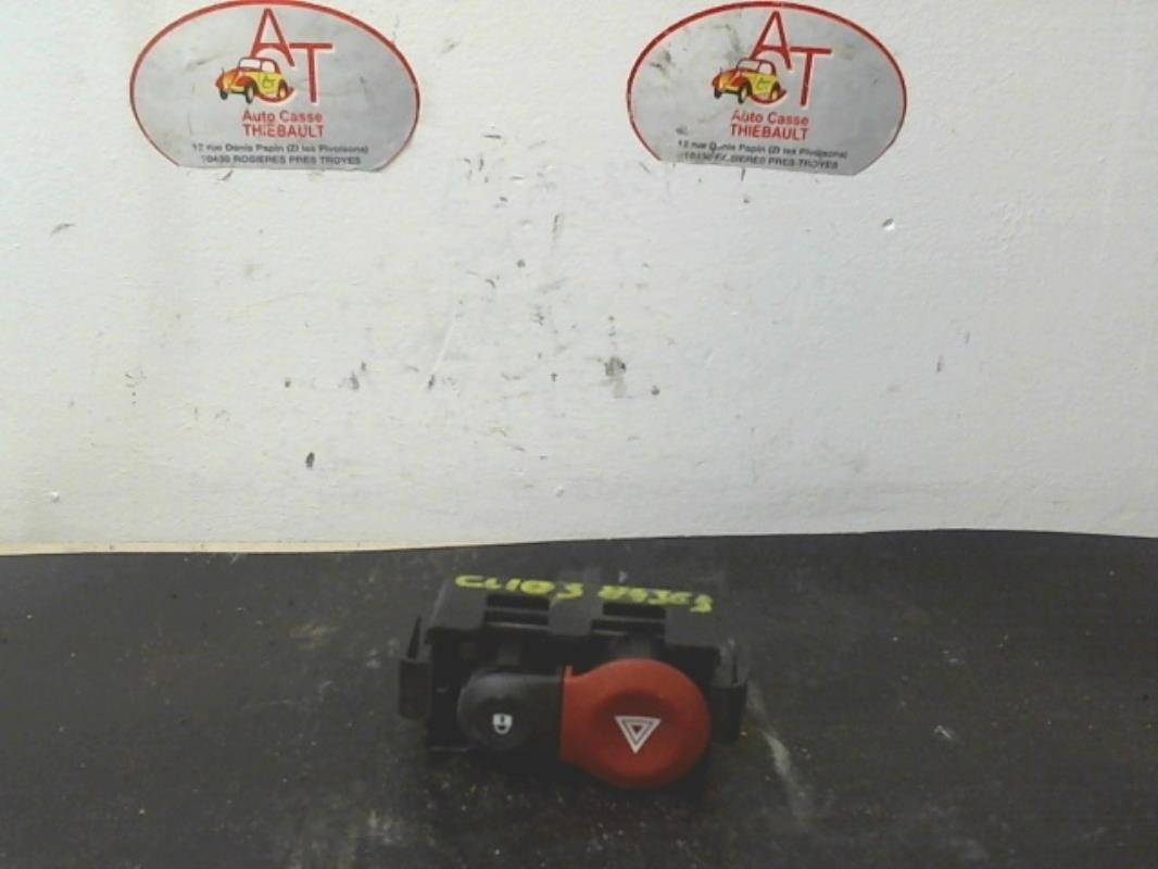 Bouton de warning RENAULT CLIO 3 PHASE 1 Essence - 1