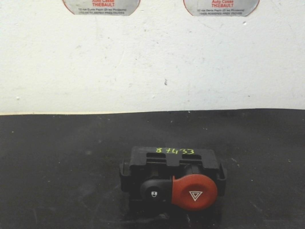 Bouton de warning RENAULT CLIO 3 PHASE 1  - 1