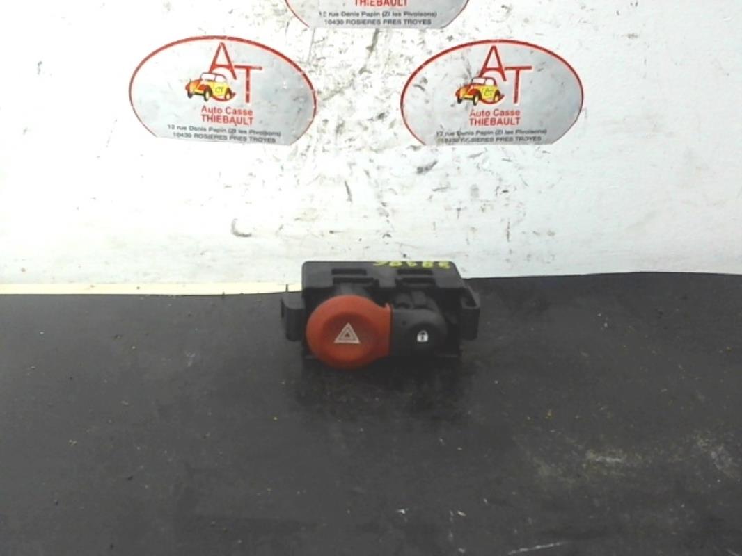 Bouton de warning RENAULT CLIO 3 PHASE 1 Diesel - 1