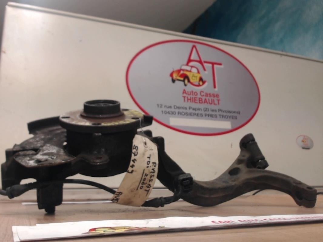 Fusee avant gauche VOLKSWAGEN PASSAT 4 PHASE 1 BREAK Diesel - 1