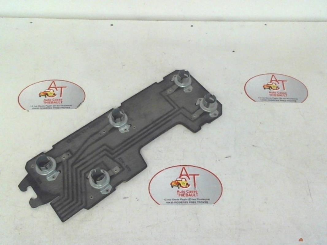 Base portalampade fanale posteriore destro PEUGEOT 305  - 1