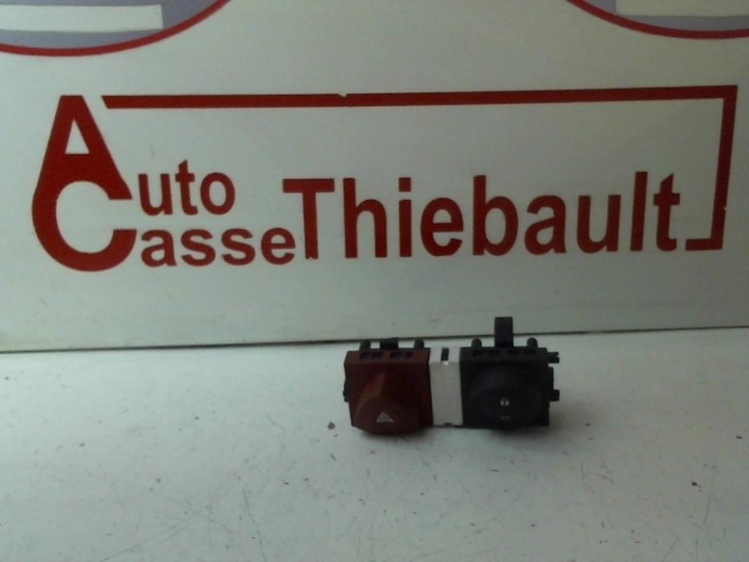 Bouton de warning RENAULT MEGANE 2 PHASE 1 Diesel - 1
