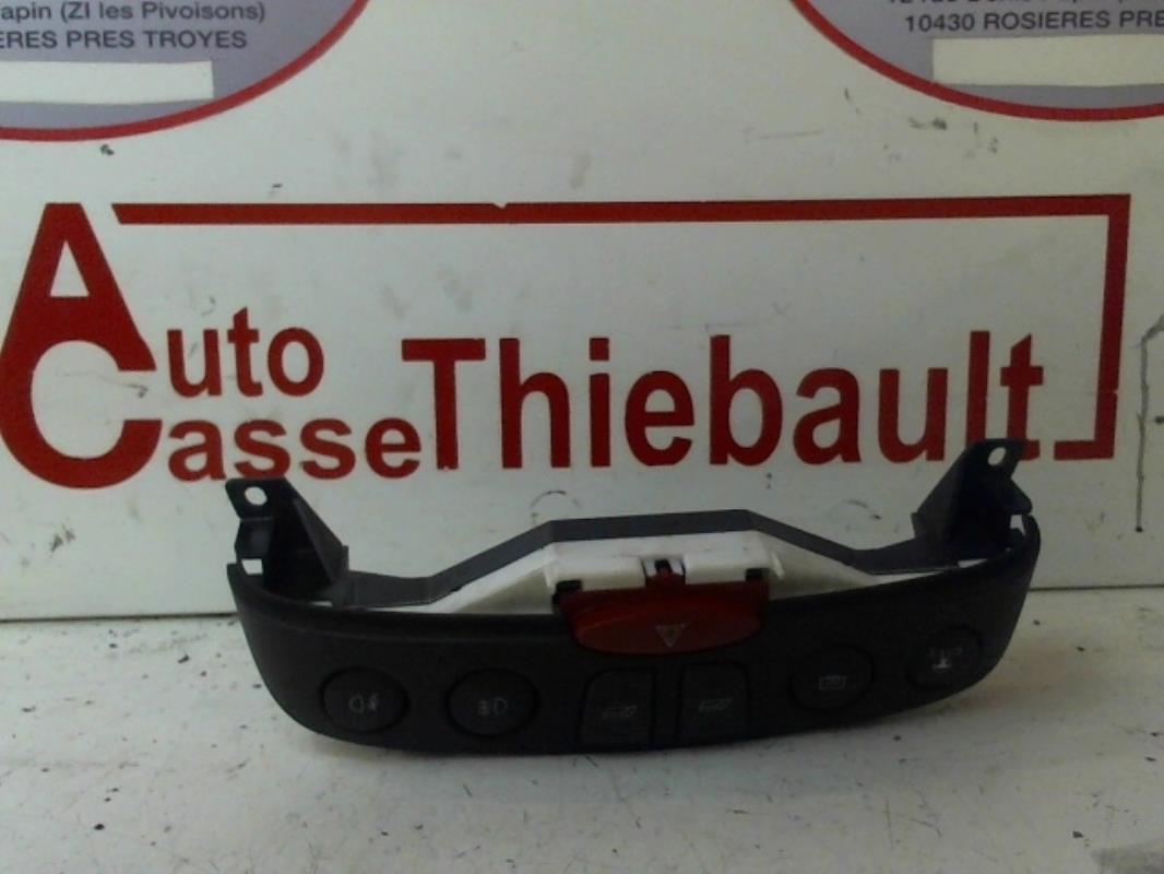 Bouton de warning FIAT PUNTO 2 PHASE 1 Diesel - 1
