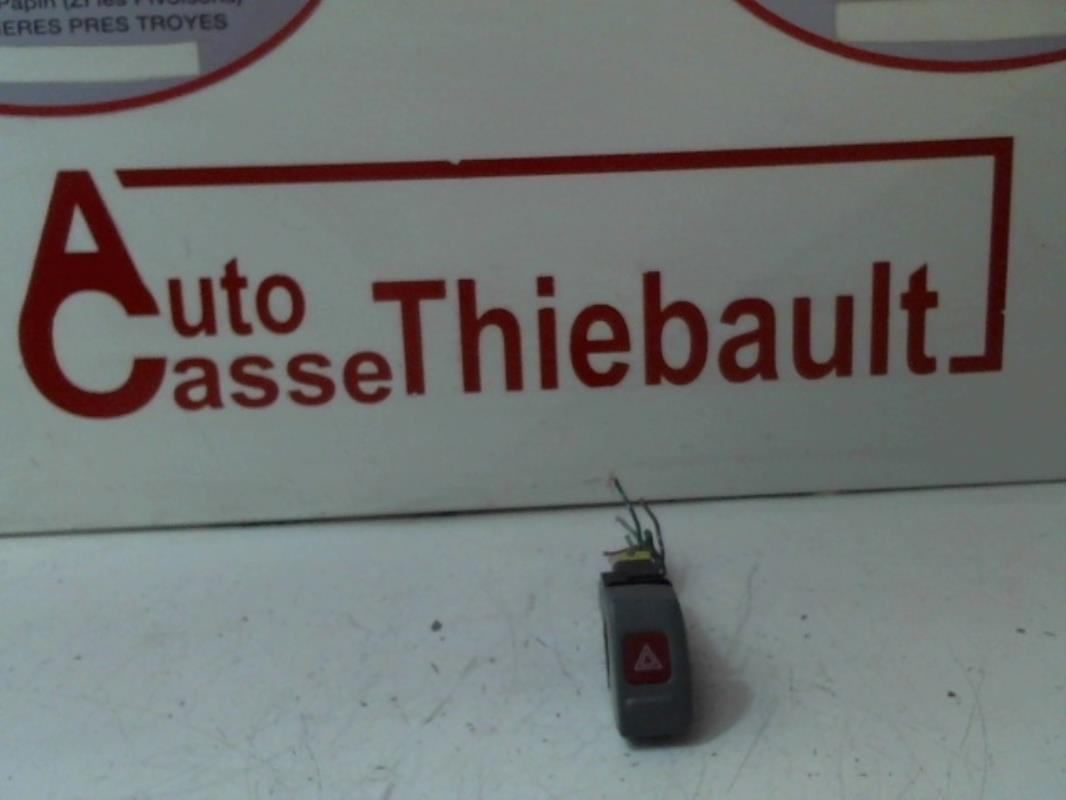 Bouton de warning NISSAN PRIMERA 1  - 1