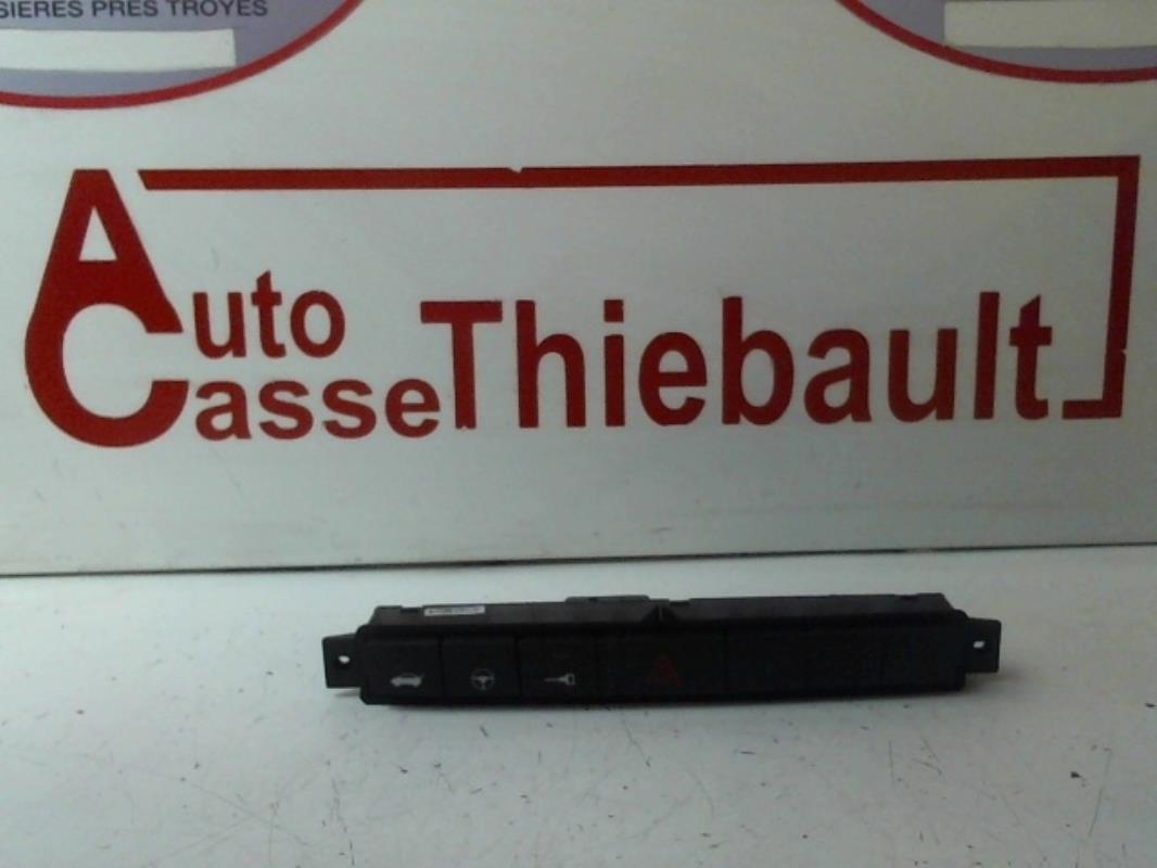 Bouton de warning FIAT GRANDE PUNTO Diesel - 1