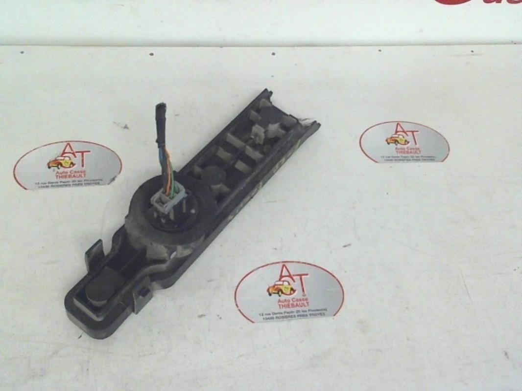 Base portalampade fanale posteriore destro FORD FOCUS 1 BREAK Diésel - 1