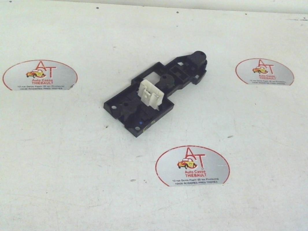 Base portalampade fanale posteriore destro CITROEN C5 1 PHASE 2 Diésel - 1