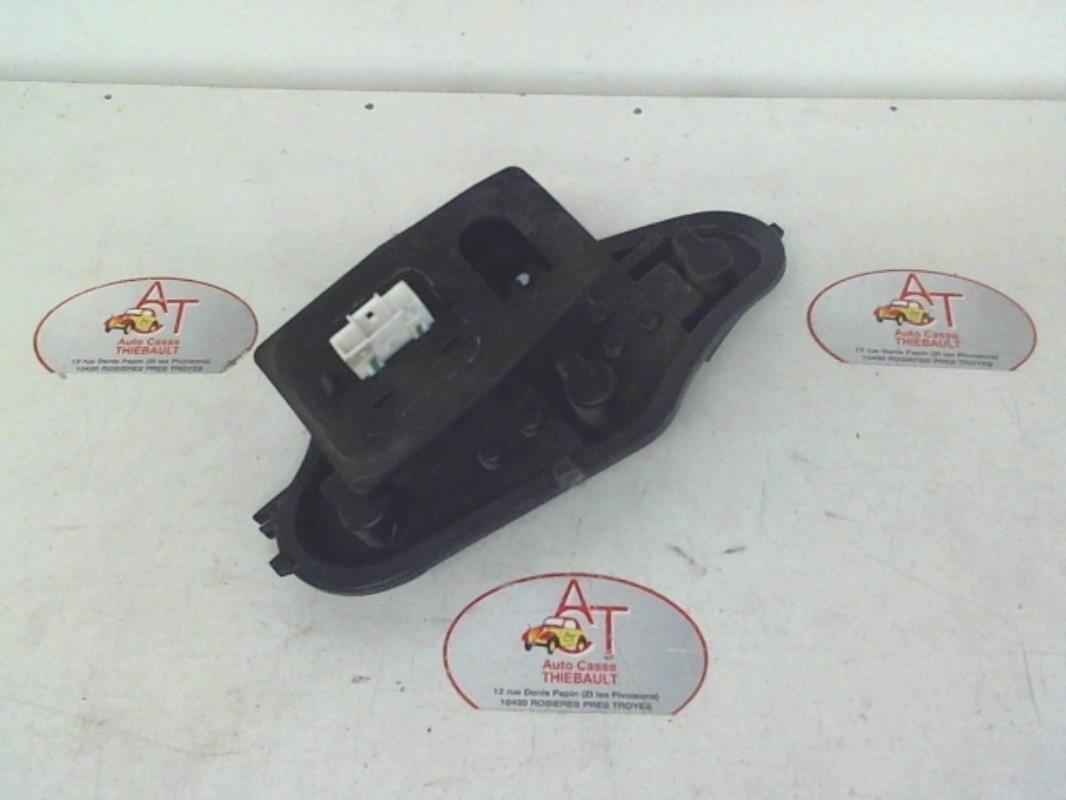 Base portalampade fanale posteriore destro CITROEN C3 2 PHASE 2 Diésel - 1
