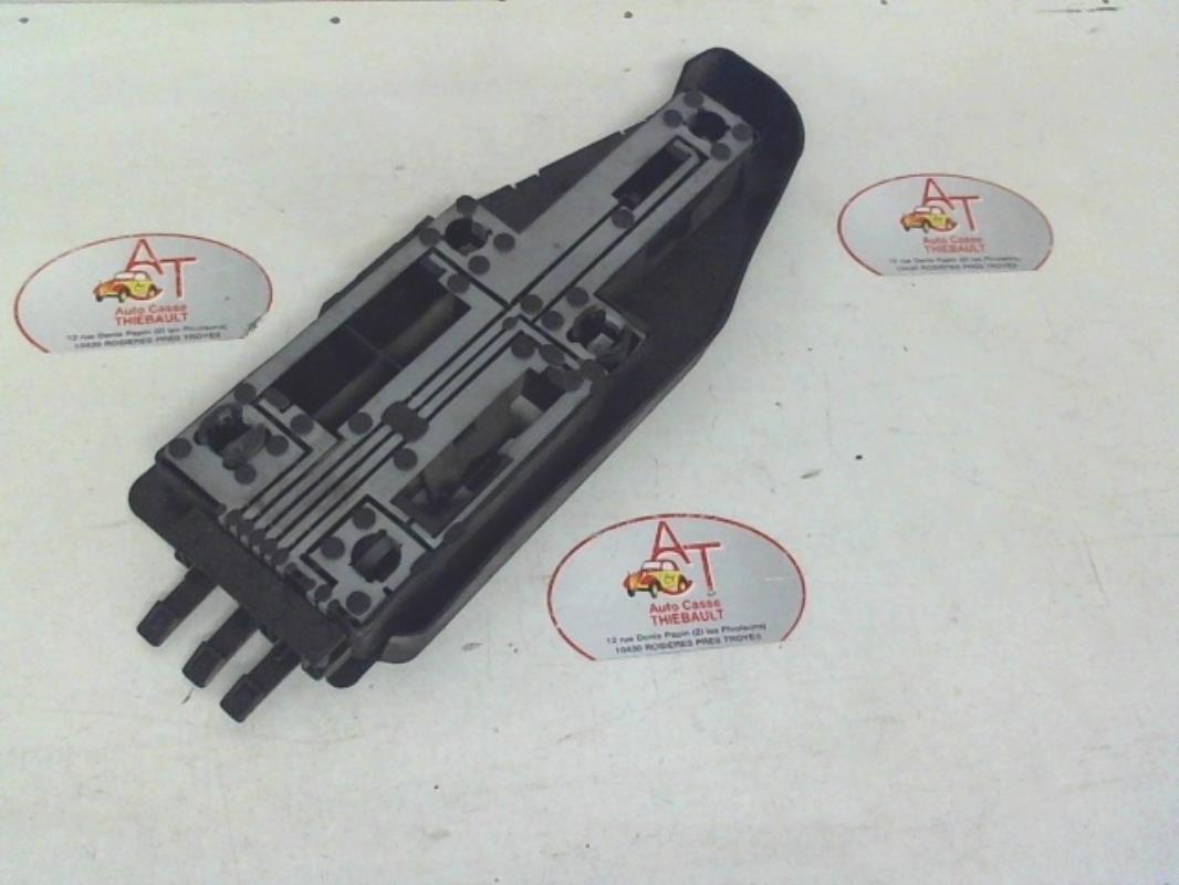 Base portalampade fanale posteriore destro PEUGEOT 405 PHASE 1  - 1