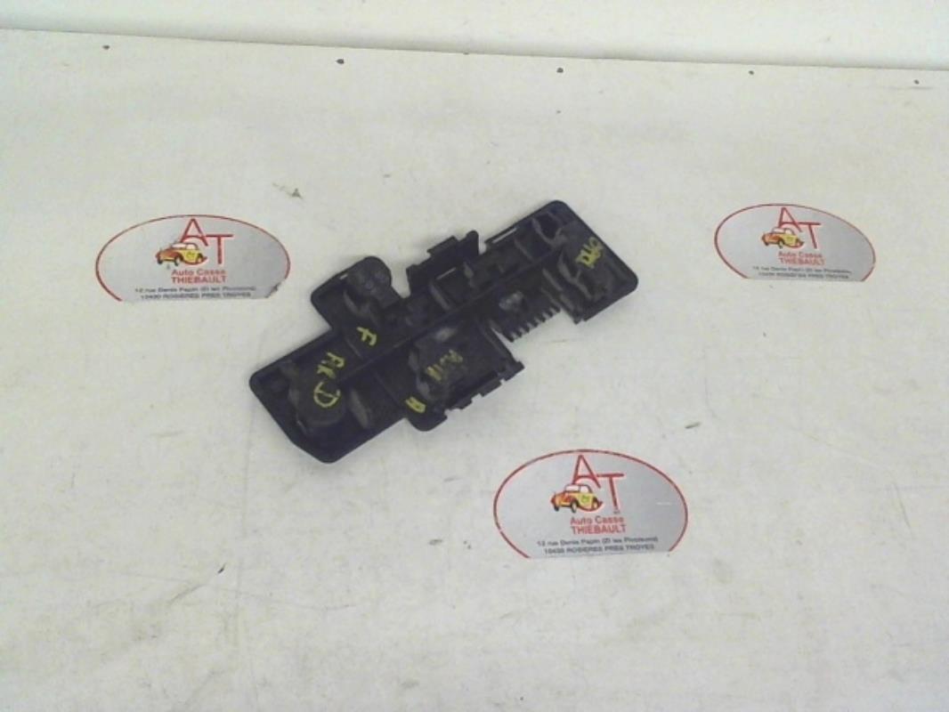 Base portalampade fanale posteriore destro OPEL ASTRA F  - 1