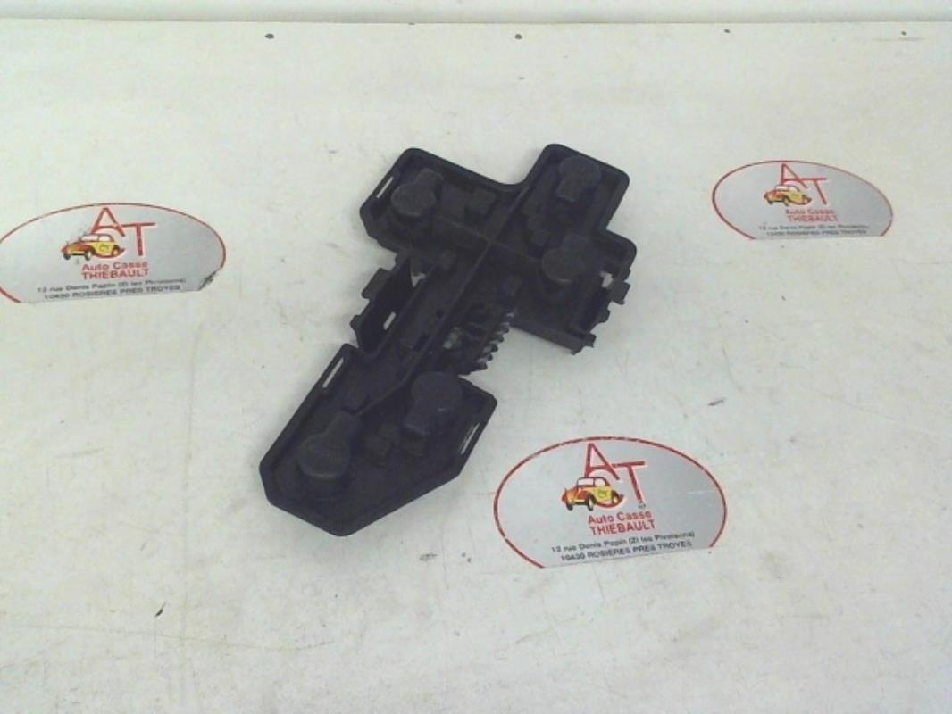 Base portalampade fanale posteriore destro OPEL CORSA A  - 1