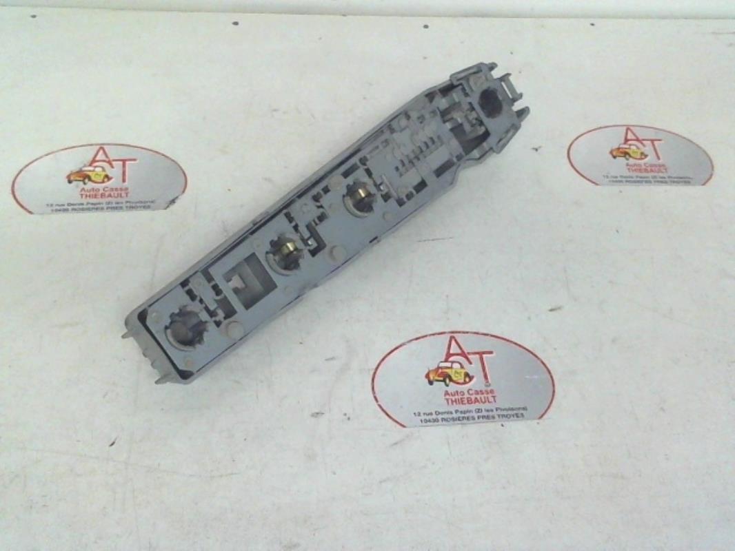 Base portalampade fanale posteriore destro FORD ESCORT 6 BREAK Diésel - 1
