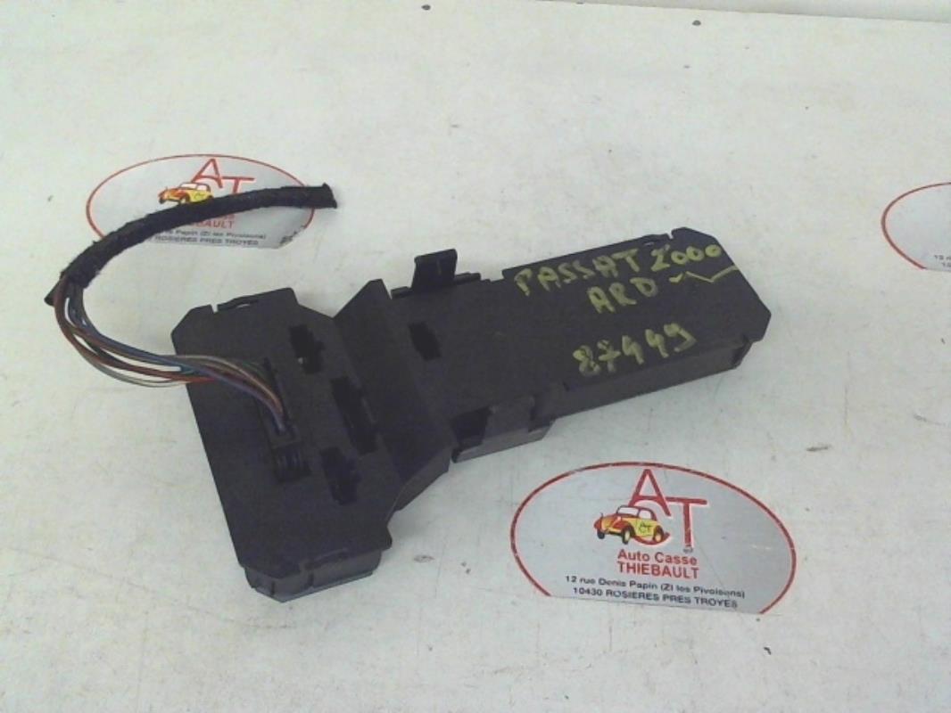 Base portalampade fanale posteriore destro VOLKSWAGEN PASSAT 4 PHASE 1 BREAK Diésel - 1