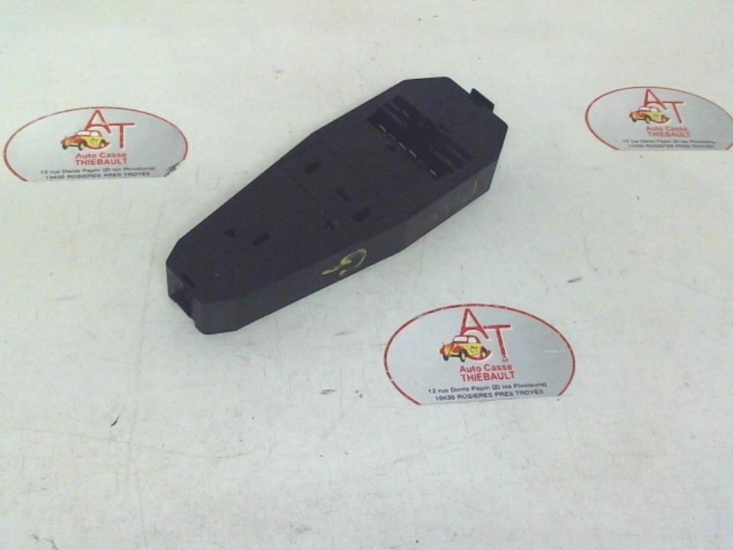 Base portalampade fanale posteriore sinistro VOLKSWAGEN POLO 2  - 1
