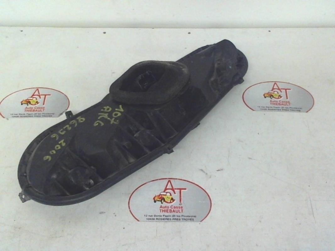 Base portalampade fanale posteriore sinistro PEUGEOT 107 PHASE 1 Gasolina - 1