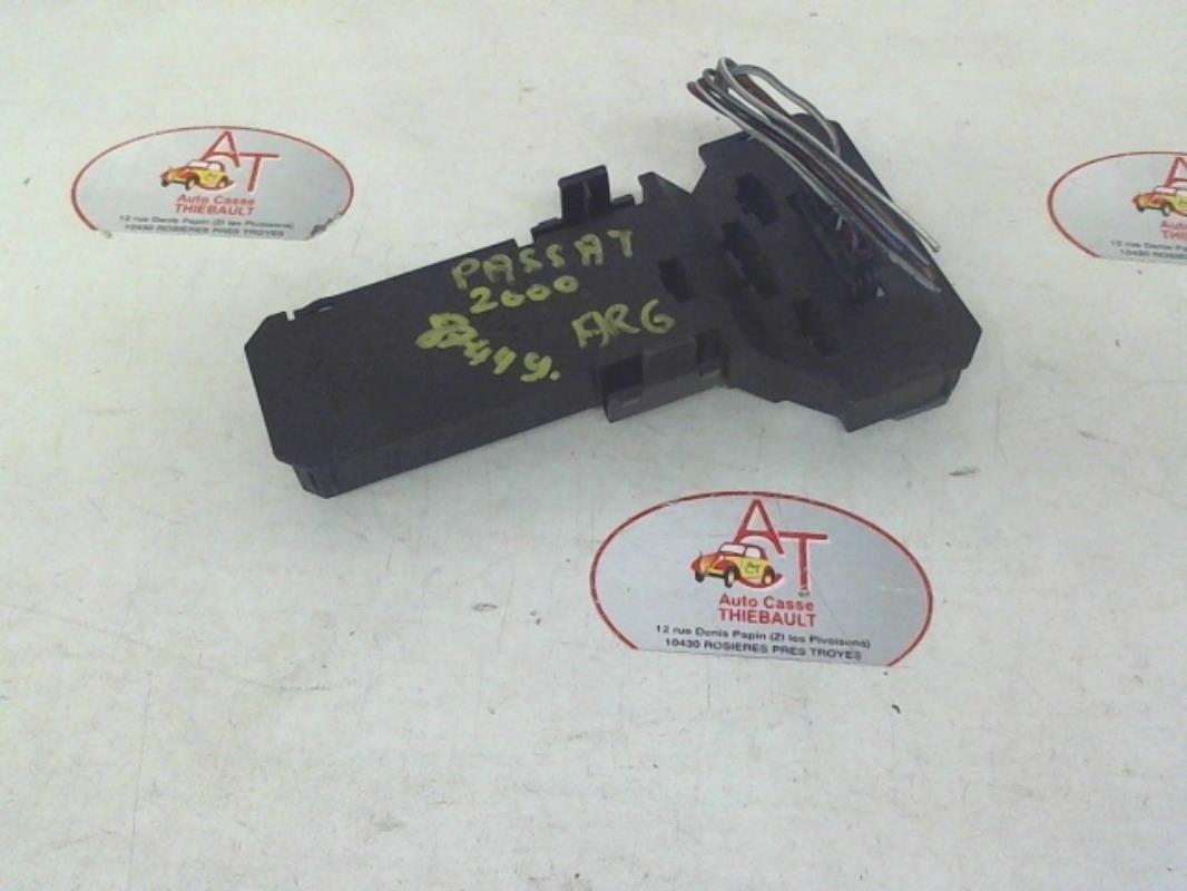 Base portalampade fanale posteriore sinistro VOLKSWAGEN PASSAT 4 PHASE 1 BREAK Diésel - 1