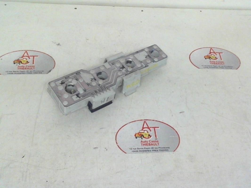 Base portalampade fanale posteriore destro SKODA OCTAVIA 1 PHASE 1 Gasolina - 1