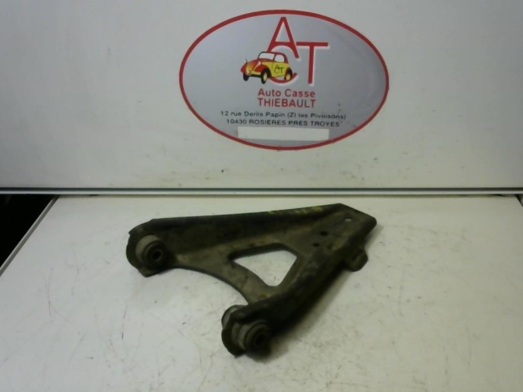 Triangle avant droit RENAULT R11  - 1