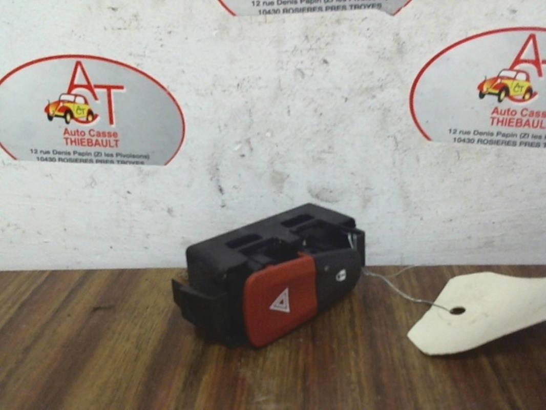 Bouton de warning RENAULT MEGANE 3 PHASE 1 Diesel - 1
