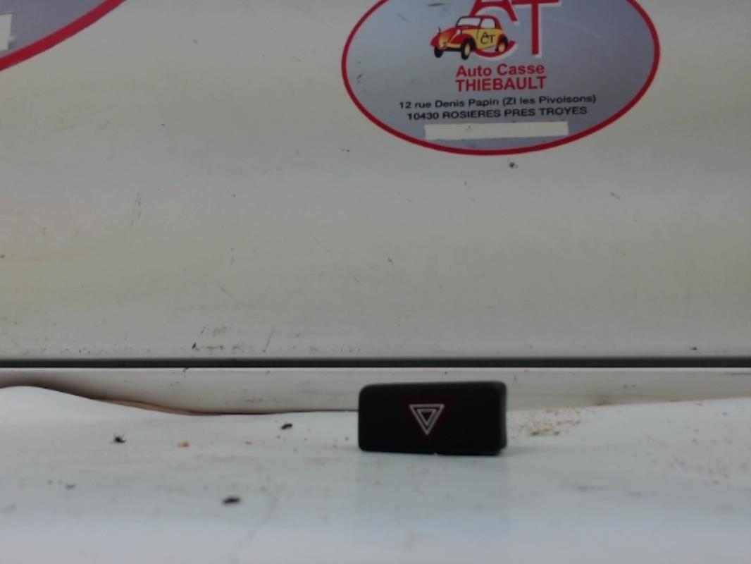 Bouton de warning SUZUKI ALTO 3 Essence - 1