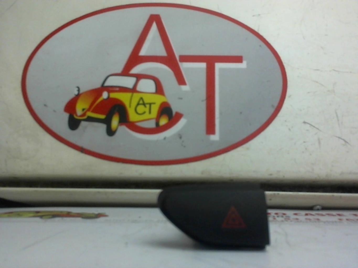 Bouton de warning RENAULT CLIO 4 PHASE 1 Diesel - 1