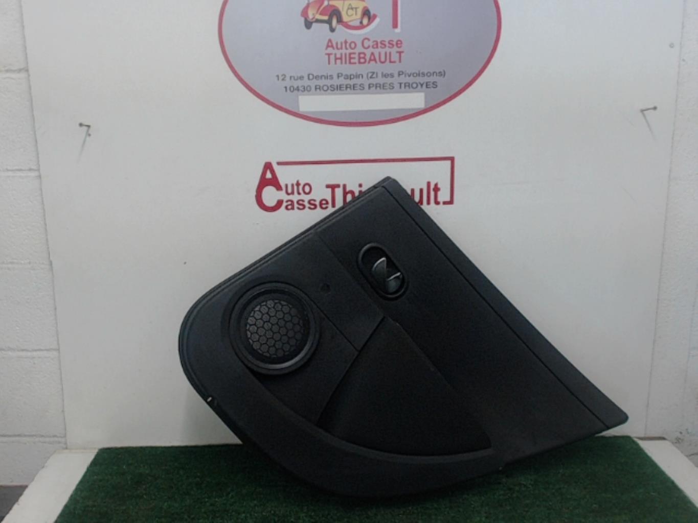 Panel de puerta trasera derecha RENAULT CLIO 3 PHASE 2 BREAK Diésel - 1
