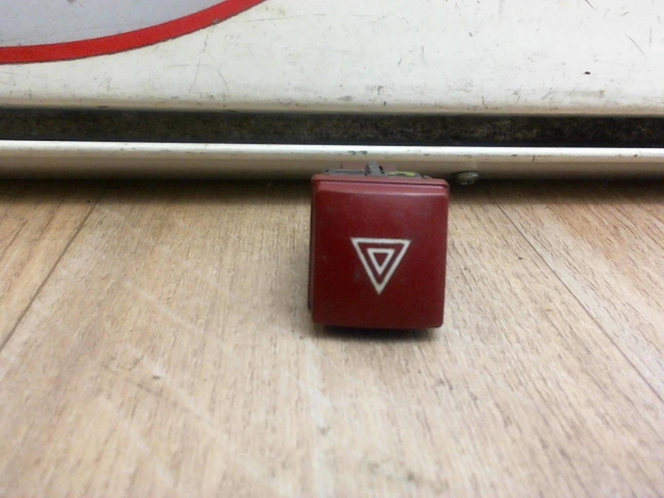 Bouton de warning PEUGEOT 206+ Diesel - 1