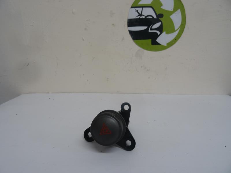 Bouton de warning HYUNDAI COUPE 1 Essence - 1