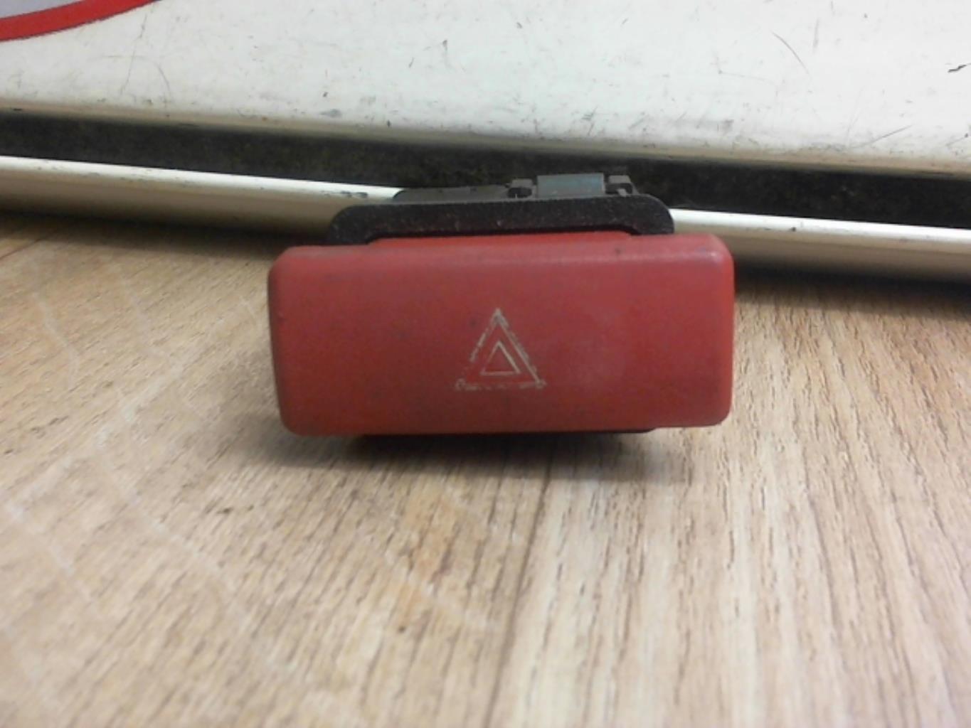 Bouton de warning LAND ROVER FREELANDER 1 PHASE 3 Essence - 1