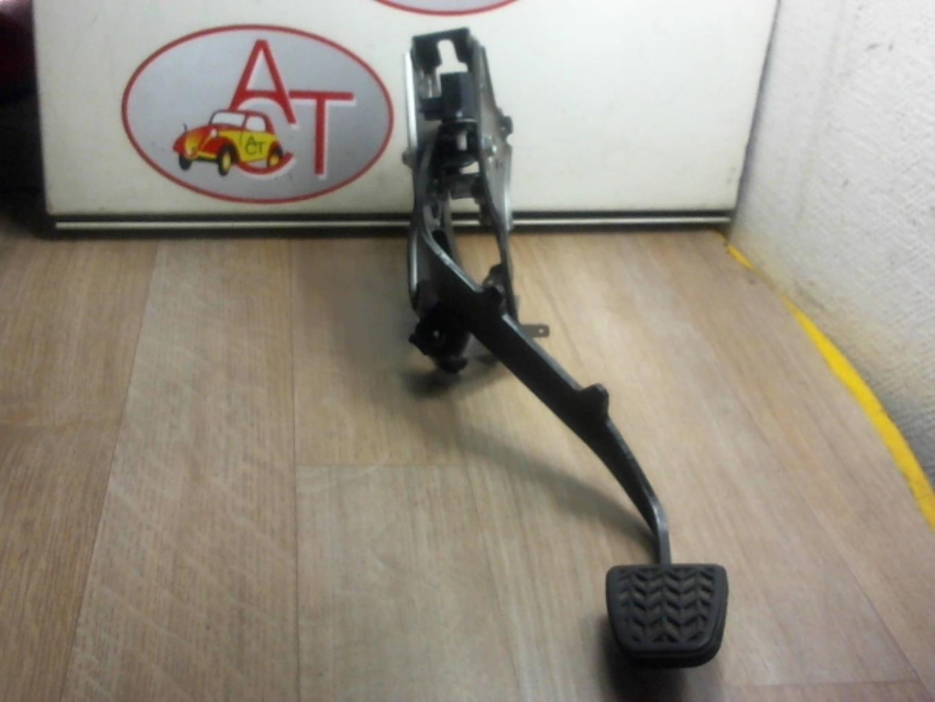 Pedale de frein TOYOTA COROLLA VERSO 2 PHASE 1 Diesel - 1