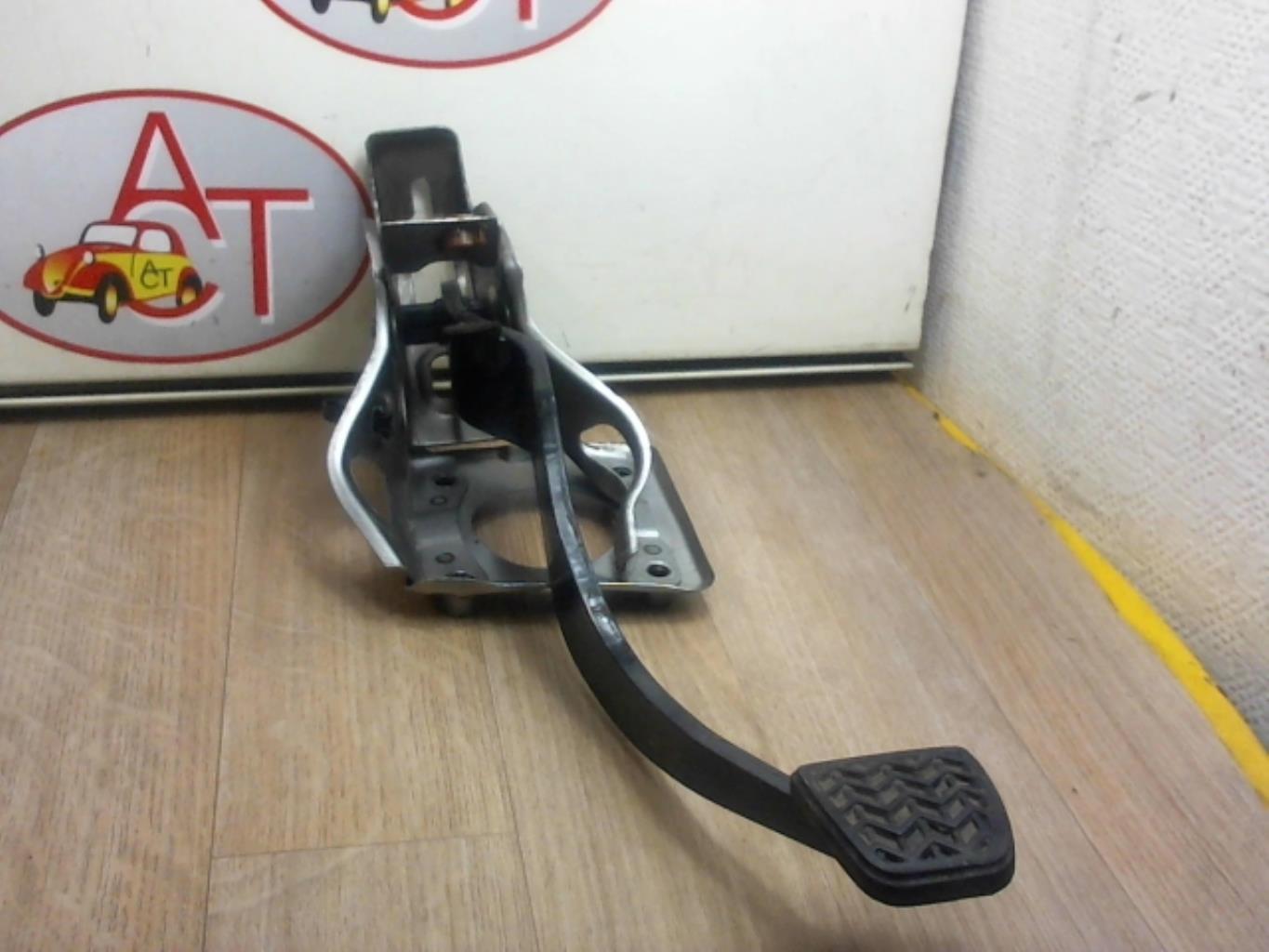 Pedale d'embrayage TOYOTA COROLLA VERSO 2 PHASE 1 Diesel - 1