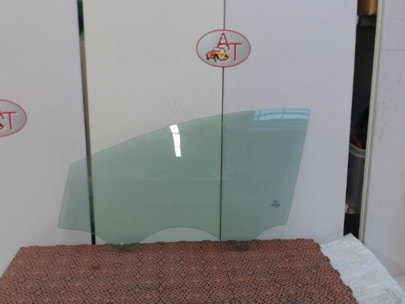 Vitre avant gauche FORD FOCUS 3 PHASE 1 Essence - 1