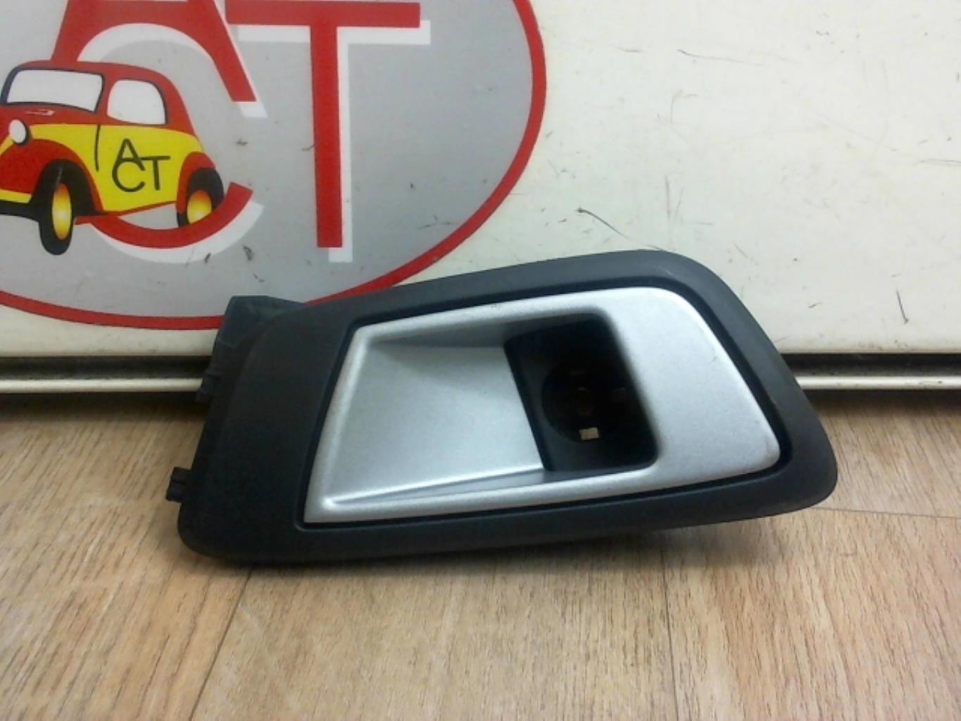 Maniglia interna posteriore destra FORD FIESTA 6 PHASE 1 Diésel - 1