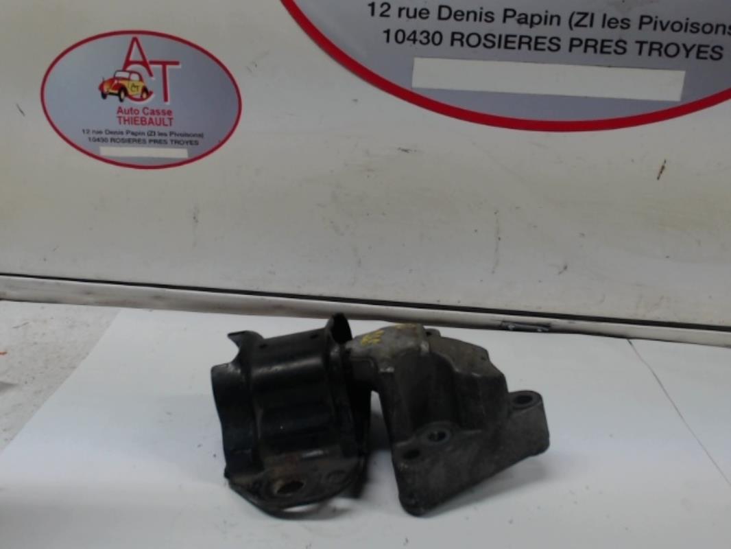 Support moteur droit RENAULT CLIO 2 PHASE 1 Essence - 1
