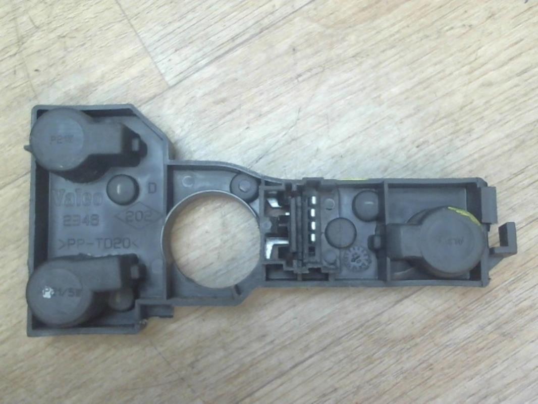 Base portalampade fanale posteriore destro RENAULT LAGUNA 2 PHASE 1 Diésel - 1